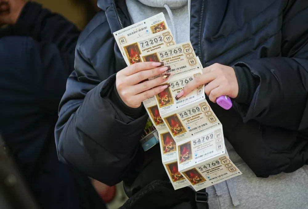 December 18, 2025, Seville (Andalusia, Spain: Image in Seville of the last lottery purchases a few days before the Extraordinary Christmas Draw, popularly known as El Gordo de Navidad. On December 18, 2025, in Seville (Andalusia, Spain)...DECEMBER 18;2025..Mar&iacute;a Jos&Atilde; L&oacute;pez / Europa Press..12/18/2025,Image: 1060152322, License: Rights-managed, Restrictions: * Spain Rights OUT *, Model Release: no / Foto: Mar&iacute;a Jos&eacute; L&oacute;pez, Profimedia