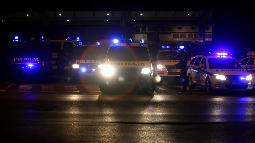 - ilustrativna fotografija - policija, policijske luči- nogomet - Maribor: Olimpija, Prva Liga, 13.krog  /FOTO: Matej Pov&scaron;e