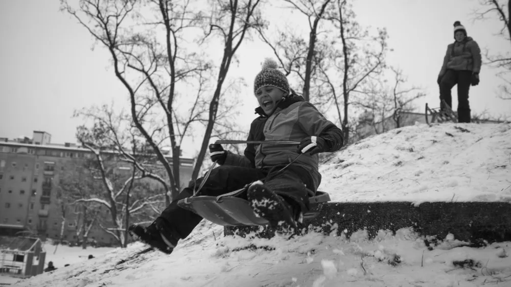 05.01.2016, Savski hrib - Savsko naselj - otroci se sankajo - zima - sneg - sankanje - Foto: Luka Cjuha / Foto: Luka Cjuha