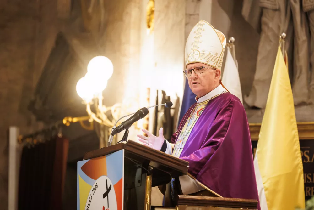 Ljubljana, stolnica sv. Nikolaja.Masa za domovino ob dnevu samostojnosti in enotnosti, ki jo je vodil ljubljanski nadskof in metropolit Stanislav Zore.