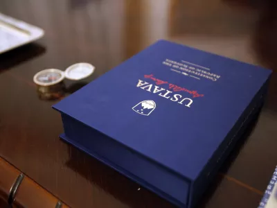 - Ustava RS - - 21. oktober 2011 ob 00.01 uri - Razpustitev državnega zbora in razpis predčasnih volitev, //FOTO: Luka Cjuha