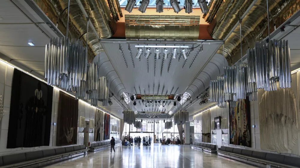 - 19.11.2025 - umetnost v javnih stavbah v Jugoslaviji - Cankarjev dom//FOTO: Jaka Gasar