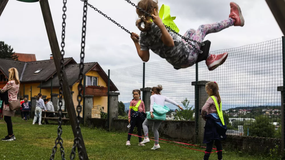 K pouku ne, na plesni nastop in smučanje ja