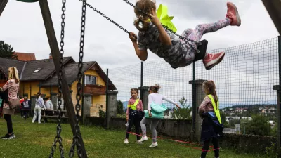 K pouku ne, na plesni nastop in smučanje ja