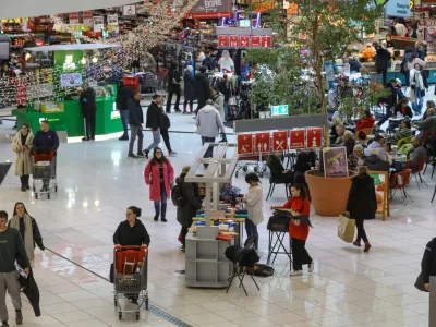 23.12.2025 - Praznično nakupovanje - BTC - Nakup daril - gneča - trgovinaFoto: Luka Cjuha