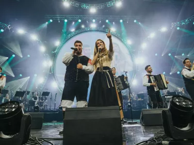 Ansambel Sa&scaron;a Avsenika je prvič stopil na oder v dvorani Stožice. F Žan Zajc