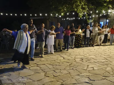 Počitek je en del, drugi del pa sta socialna povezanost in hrana. / Foto: Istock