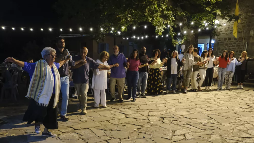 Počitek je en del, drugi del pa sta socialna povezanost in hrana. / Foto: Istock