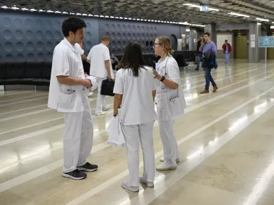  - 09.01.2024 &ndash; opozorilna stavka zdravnikov in zobozdravnikov - zdravniki in zobozdravniki zaradi neuresničenih zavez vlade iz že sklenjenih sporazumov opozorilno stavkali. protest //FOTO: Nik Erik Neubauer 