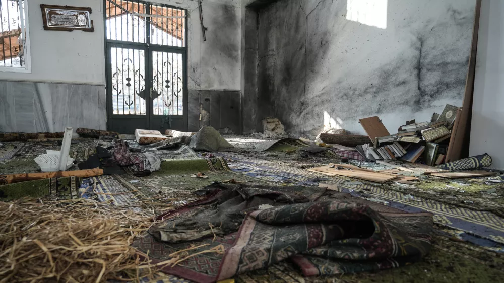 26 December 2025, Syria, Homs: The aftermath of an explosion in the Ali Bin Abi Talib Mosque in the Wadi al-Dahab neighborhood of Homs during Friday prayers, killing 8 people and injuring 19. Photo: Moawia Atrash/dpa