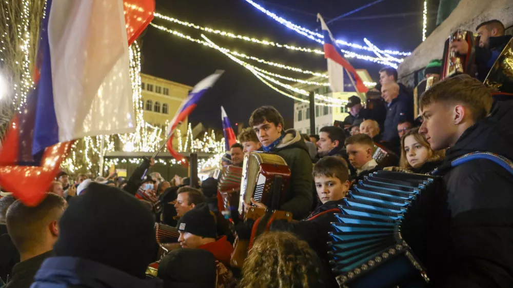 26.12.2025 - Pre&scaron;ernov trgu v Ljubljana shod harmonikarjev - harmonikaFoto: Luka Cjuha