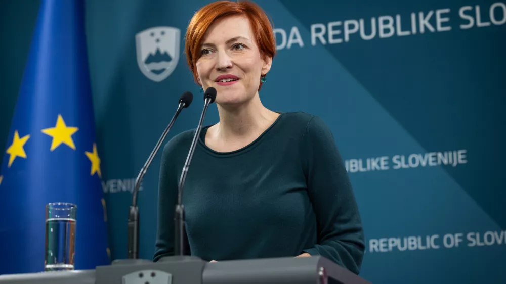 Ljubljana, vlada.Novinarska konferenca po redni tedenski seji vlade.Ministrica za kulturo Asta Vrecko.