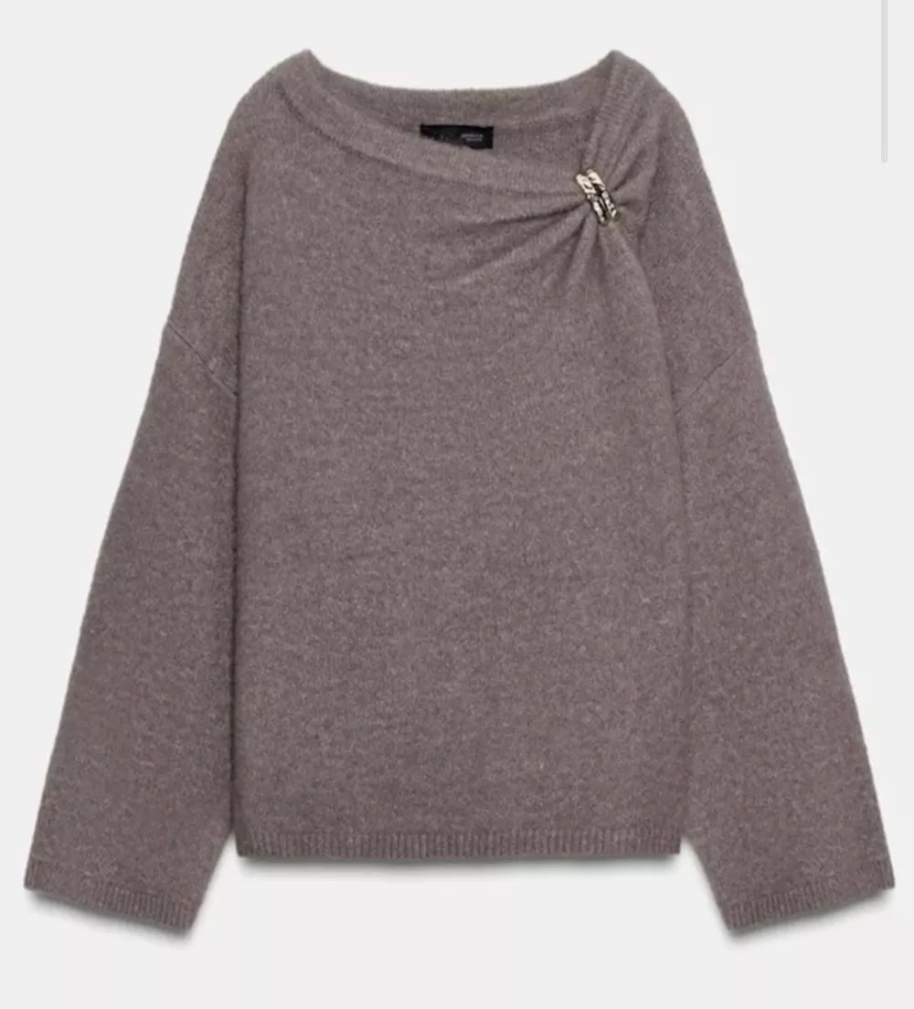 Bež pletenina z bro&scaron;ko. F Zara