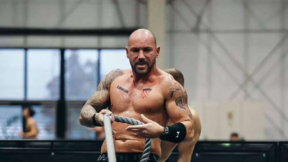 Minister Damir Habijan ima hudo izklesano telo na prsih pa vtetoviran grb svoje države. / Foto: instagram Damirja Habijana