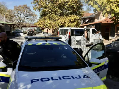 Romsko naselje Kerinov grmPolicijska patrulja / Foto: Jaka Gasar