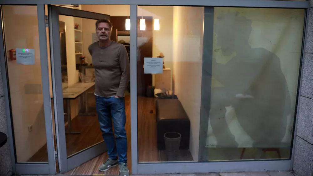 &raquo;Ne zapiram, ker nimam dela&laquo;: Po dolgih letih se poslavlja čevljar Ale&scaron; Beljan