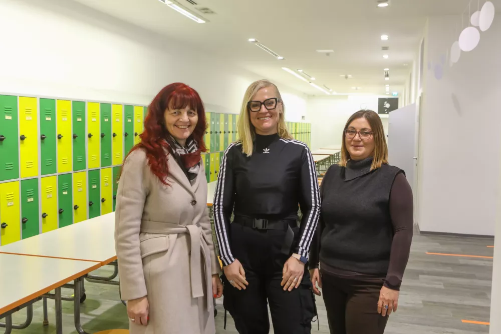 Nadomestni prostori: osnovna &scaron;ola kar v nekdanjem outlet centru