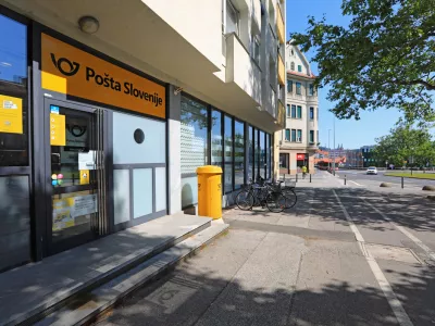 Maribor - Trg revolucije - Gospodarstvo - Po&scaron;ta Slovenije - poslovalnica Po&scaron;te Slovenije na Trgu revolucije - Zgradbe - Avtor: Andrej Petelin&scaron;ek