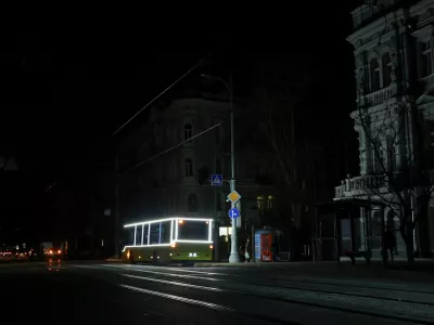 Vehicles move along a street in the evening during a power blackout after critical civil infrastructure was hit by recent Russian missile and drone strikes, amid Russia's attack on Ukraine, in Odesa, Ukraine, December 17, 2025. REUTERS/Nina Liashonok