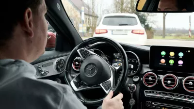 Povezava s pametnim telefonom je dandanes že skoraj samoumevna. Toda &hellip; / Foto: Profimedia