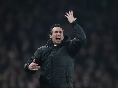 Aston Villa's head coach Unai Emery reacts during the English Premier League soccer match between Arsenal and Aston Villa in London, Tuesday, Dec. 30, 2025. (AP photo/Alastair Grant)