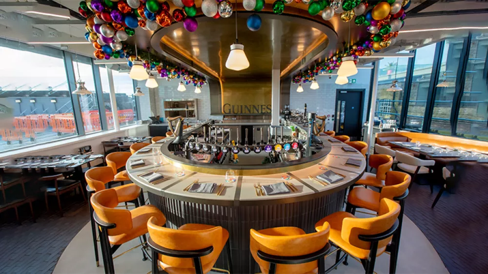 V objektu delujeta tudi dve restavraciji pod vodstvom priznanega britanskega chefa Pipa Laceyja. F Diageo