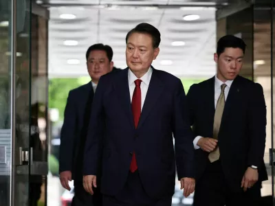FILE PHOTO: Former South Korean President Yoon Suk Yeol arrives at a court to attend a hearing to review his arrest warrant requested by special prosecutors in Seoul, South Korea, July 9, 2025.  REUTERS/Kim Hong-Ji/Pool/File Photo