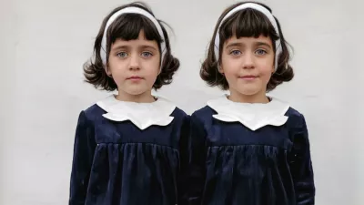 Ilustrativna slika, ki se običajno pojavlja ob zgodbi o dvojčicah Pollock. / Foto: Wikipedia/obdelava: Grok