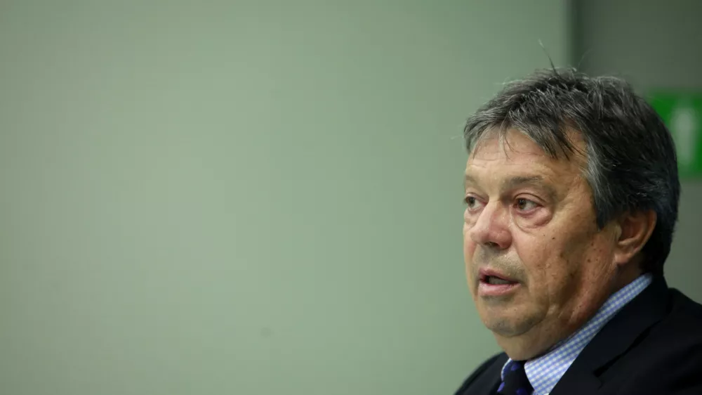 novi trener Olimpije Milorad Kosanović- 22.10.2013 - Nogometni klub NK Olimpija - predstavitev novega trenerja NK Olimpije Milorada Kosanovića; //FOTO: Luka Cjuha