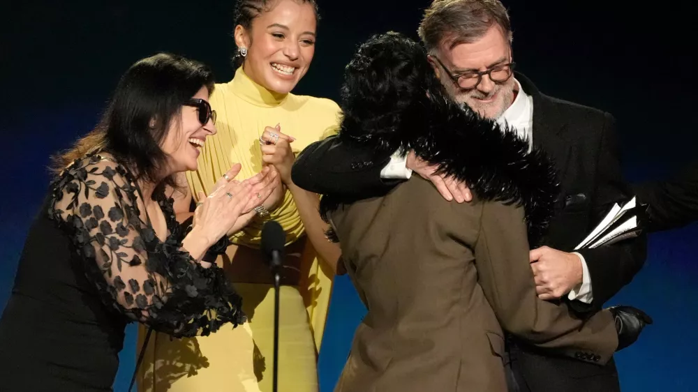 From left, Cassandra Kulukundis, Chase Infiniti, Teyana Taylor, and Paul Thomas Anderson accept the award for best picture for "One Battle After Another" during the 31st Annual Critics Choice Awards on Sunday, Jan. 4, 2026, at The Barker Hanger in Santa Monica, Calif. (AP Photo/Chris Pizzello)