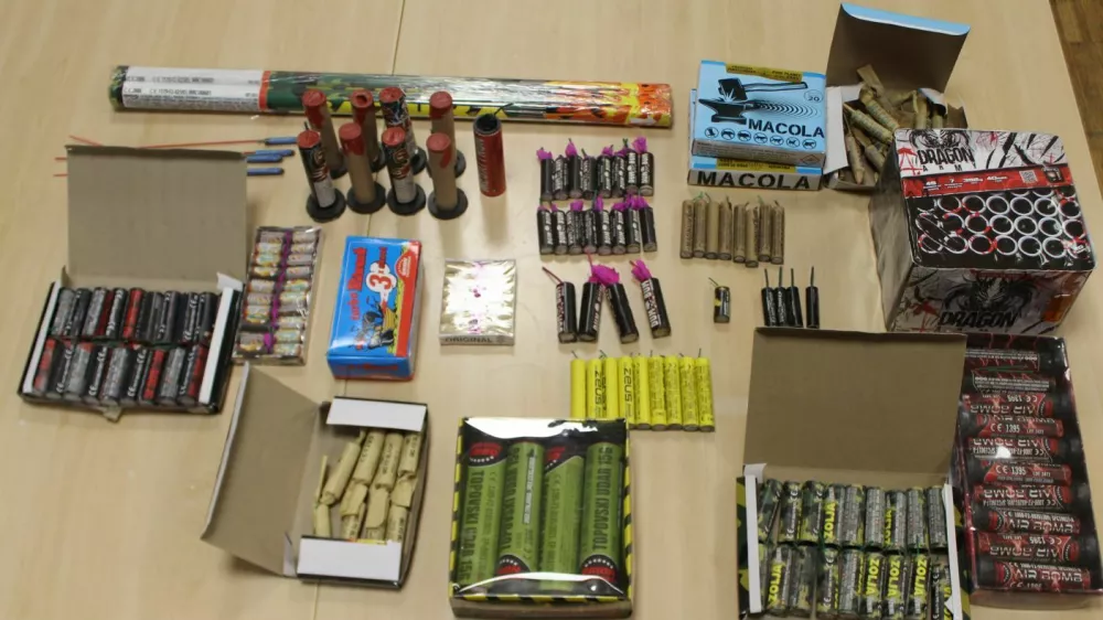 Policisti so mladoletniku zasegli 288 kosov petard kategorij P1, F2 in F3.