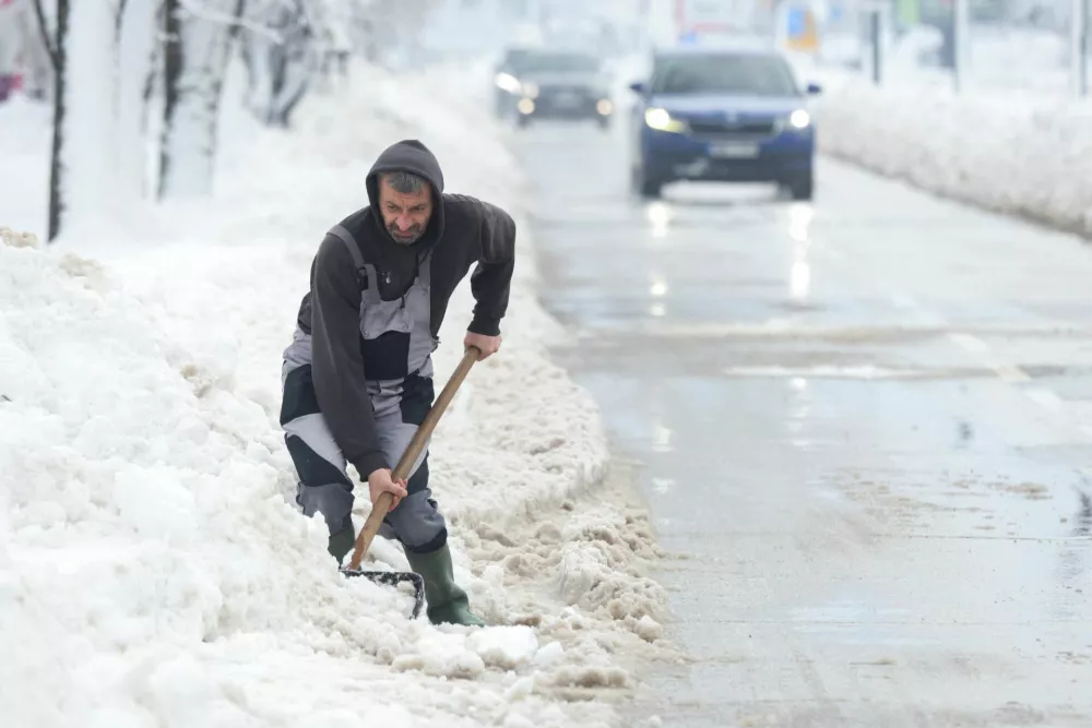 A man clears snow from a street in Sarajevo, Bosnia and Herzegovina, January 5, 2026. REUTERS/Amel Emric
