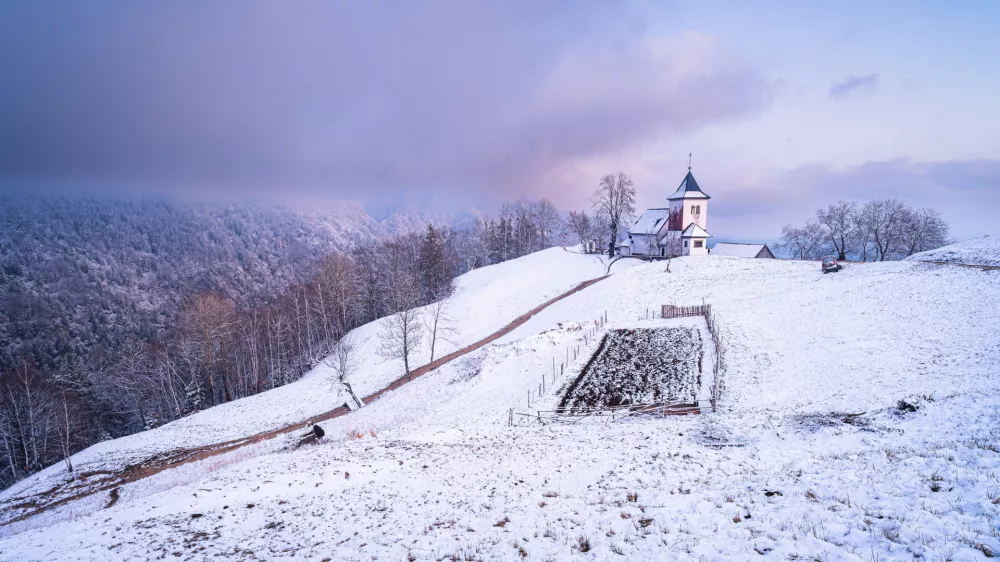 V Sloveniji lahko vreme postreže z različnimi presenečenji. / Foto: Istock
