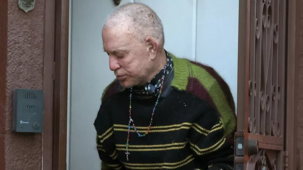 *PREMIUM-EXCLUSIVE* Los Angeles, CA First Look! A bald & unrecognizable Mickey Rourke is spotted at the home he is reportedly being evicted from. Mickey was seen taking a delivery of Taco Bell for his lunch as well as groceries from Pavilions. According to reports, the actor was served with a notice demanding he either pay $59,100 in alleged past-due rent or vacate the property. After Rourke allegedly failed to comply with the notice, his landlord is said to have requested the outstanding rent, additional compensation for attorney fees, and the termination of Rourke's rental agreement.Rourke has reportedly been leasing the property since March 2025, with the eviction proceedings now said to be underway.*UK Clients - Pictures Containing ChildrenPlease Pixelate Face Prior To Publication*,Image: 1062813622, License: Rights-managed, Restrictions: uploading these now as I am still on the doorstep but another photographer is now sitting here - if he gets another delivery we may lose the exclusive., Model Release: no, Pictured: Mickey Rourke