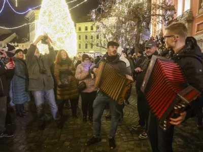 26.12.2025 - Pre&scaron;ernov trgu v Ljubljana shod harmonikarjev - harmonikaFoto: Luka Cjuha