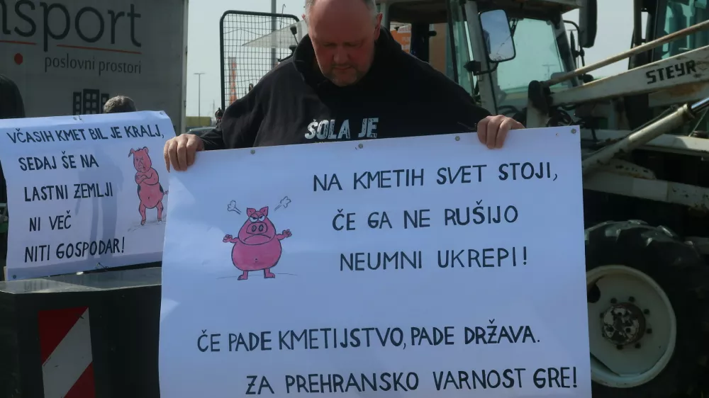 Pra&scaron;ičerejec Alojz Varga na vseslovenskem kmečkem puntu marca 2023. Foto: Tatjana Pihlar 