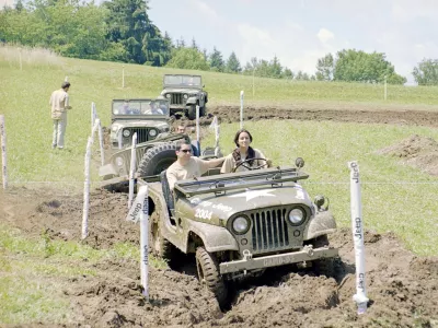 shod voznikov terencev Jeep v Beljaku, willys
