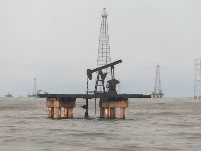 FILE PHOTO: An oil rig is seen on Lake Maracaibo, in Cabimas, Venezuela October 14, 2022. REUTERS/Issac Urrutia/File Photo
