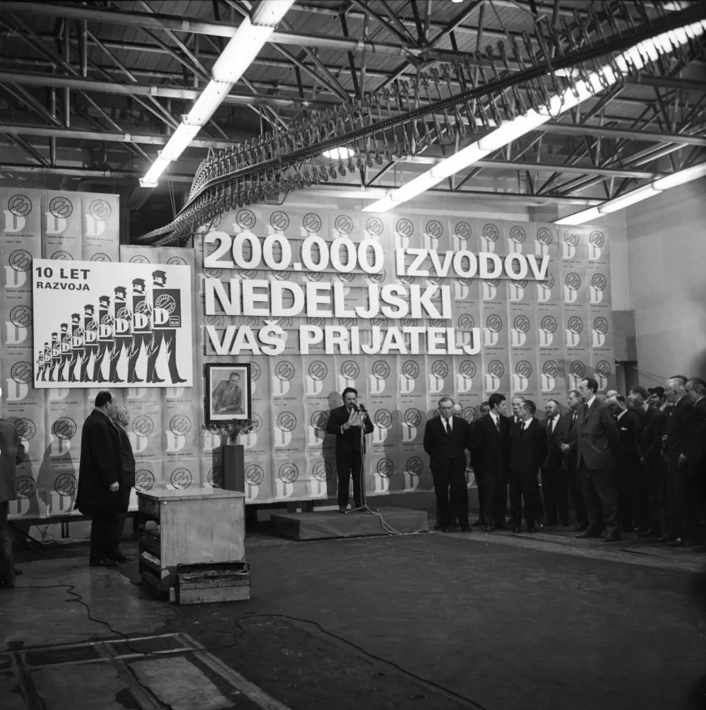 Slavnostna seja v tiskarni Ljudska pravica leta 1972, Nedeljski dnevnik / Foto: Marjan Ciglič