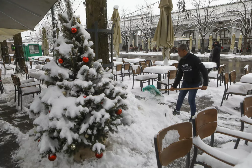 07.01.2026 - Zima, sneženje - sneg - sneg v Ljubljani - KidanjeFoto: Luka Cjuha
