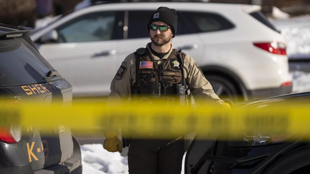 07 January 2026, US, Minneapolis: A Minneapolis Police Department member stands at the scene of a shooting involving a Federal ICE agent in South Minneapolis. An ICE officer fatally shot a woman Wednesday morning in south Minneapolis, where federal and local law enforcement have clashed for hours with protesters. Photo: Mark Brown/ZUMA Press Wire/dpa