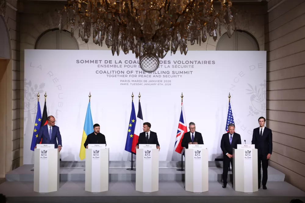 06 January 2026, France, Paris: (L-R) German Chancellor Friedrich Merz, Ukrainian President Volodymyr Zelensky, French President Emmanuel Macron, UK Prime Minister Sir Keir Starmer, US Special Envoy Steve Witkoff and Jared Kushner speak during a press conference at Elysee Palace in Paris, following a meeting with members of the Coalition of the Willing, the countries prepared to offer support to Ukraine. Photo: Tom Nicholson/PA Wire/dpa
