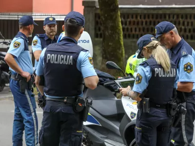 11.7.2025 - policija, nadzor prometa, lahka motorna vozila, skuter, moped, varnost v prometruFoto: Luka Cjuha