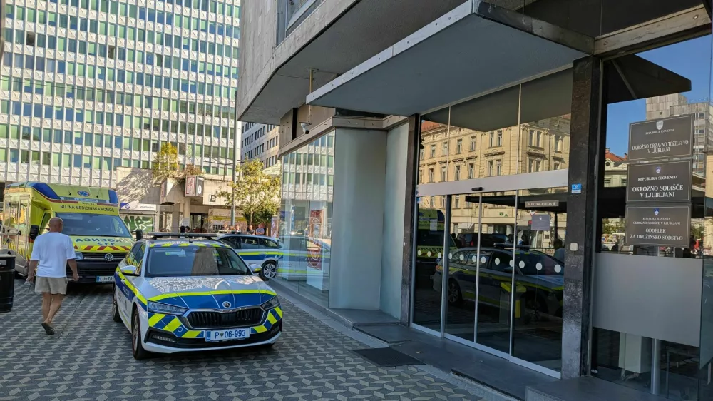 Ljubljana, okrožno sodi&scaron;če, okrožno tožilstvo, policija, re&scaron;evalci. Foto: bralec