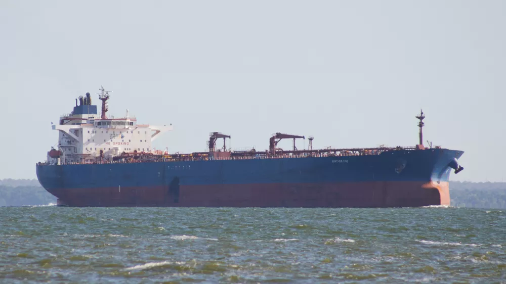 The oil tanker named Xanthos Eos steam on Lake Maracaibo, Venezuela, Wednesday, Jan. 7, 2026. (AP Photo/Edgar Frias)A