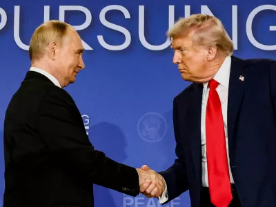 FILE PHOTO: U.S. President Donald Trump and Russian President Vladimir Putin shake hands during a press conference following their meeting to negotiate an end to the war in Ukraine, at Joint Base Elmendorf-Richardson, in Anchorage, Alaska, U.S., August 15, 2025. REUTERS/Kevin Lamarque/File Photo