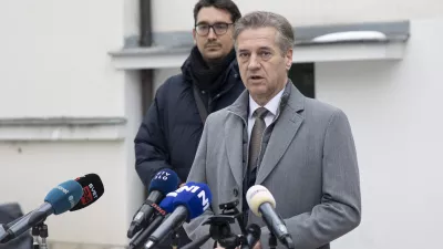 Ljubljana, Klub Pen.Delovno kosilo pri predsedniku Gibanja Svoboda Robertu Golobu, na katero je bilo povabljenih sedem pretezno levosredinskih parlamentarnih in neparlamentarnih strank.