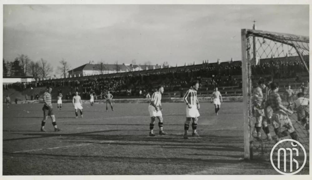 Prijateljska tekma med SK Ilirijo in beograjskim BSK (2:5) 25. marca 1935 na orlovskem (Plečnikovem) stadionu za Bežigradom.
