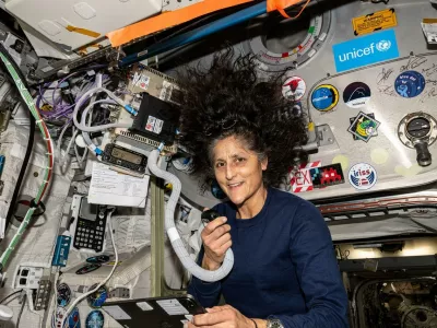 Sunita Williams avgusta 2024 prek radia z ISS odgovarja na vpra&scaron;anja indonezijskih &scaron;tudentov. / Foto: Nasa