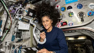 Sunita Williams avgusta 2024 prek radia z ISS odgovarja na vpra&scaron;anja indonezijskih &scaron;tudentov. / Foto: Nasa